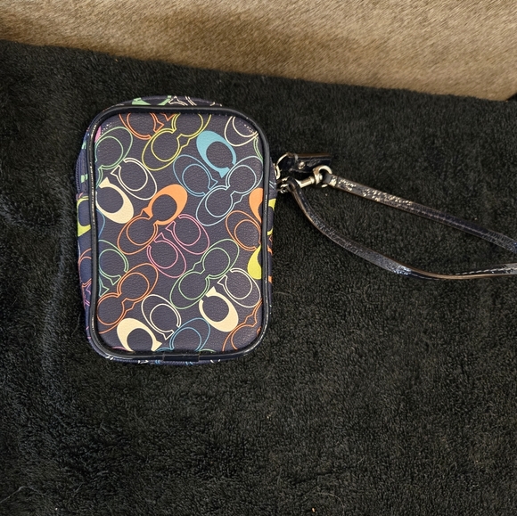 Coach canvas vintage Wristlet about 3x5 in great condition - Picture 3 of 4